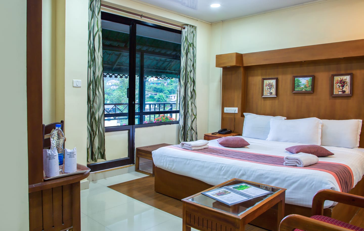 Deluxe Room (Tea Estate View)